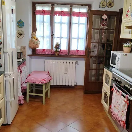 - Sleeps 2 Balcony Wifi Parking דירה *