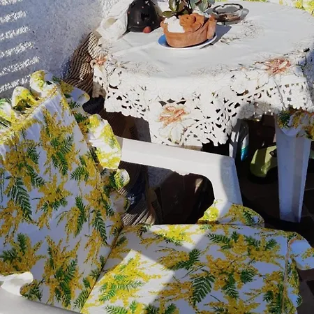 - Sleeps 2 Balcony Wifi Parking * Culla