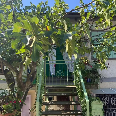 - Sleeps 2 Balcony Wifi Parking Culla