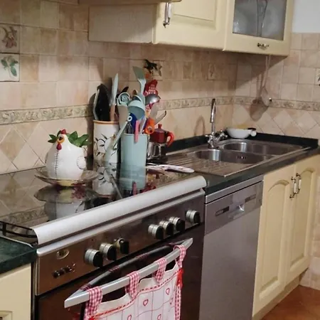 - Sleeps 2 Balcony Wifi Parking דירה